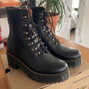 Dr. Martens Leona Black boots